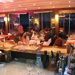 לינה וארוחת בוקר Dinc 4*